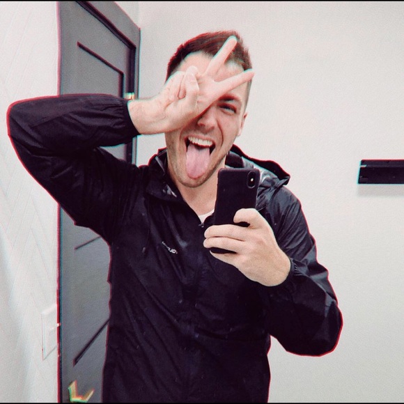 Meet your Posher, Derek - Picture 3 of 4